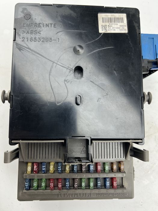 Renault Espace Mk 4 (2002-2014) modul de control electronic și cutie de siguranțe