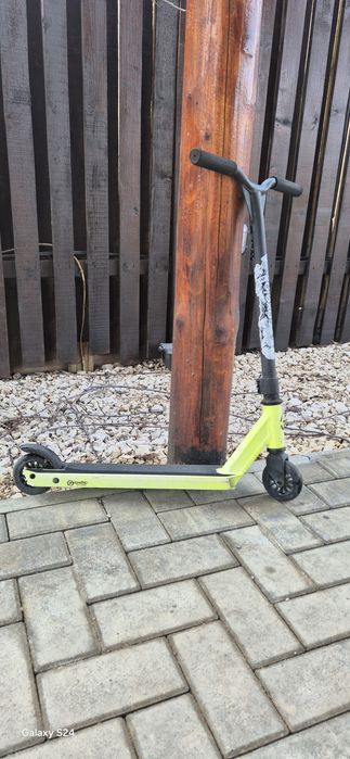 2 Trotinete si 1 skatebord de vânzare