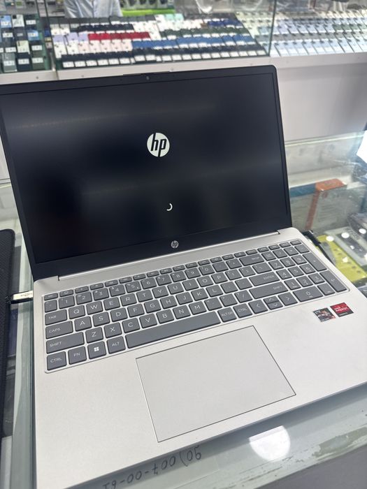 Hp R3-7320U 8/256 15.6 FHD