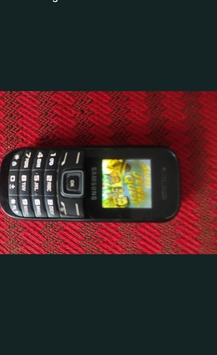 Telefon mobil cu taste in bună stare de funcționare, bateria a fost schimbată.