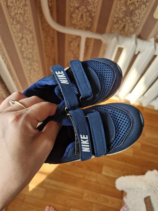 Детские кроссовки