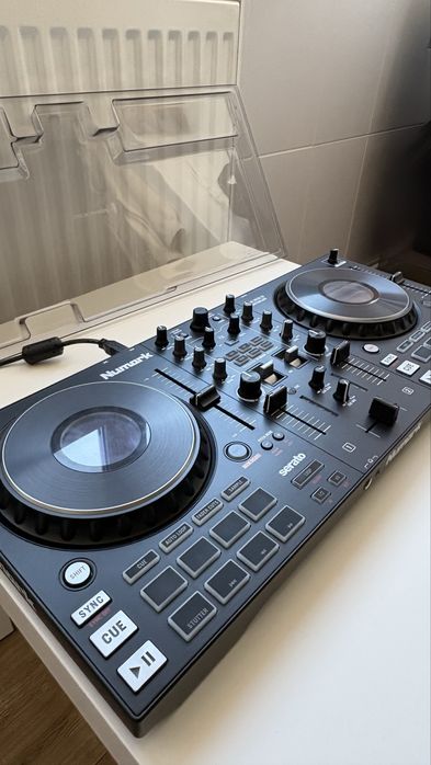 Numark Mixtrack Platinum FX + Capac Protecție Decksaver + Cablu Delock USB-C
