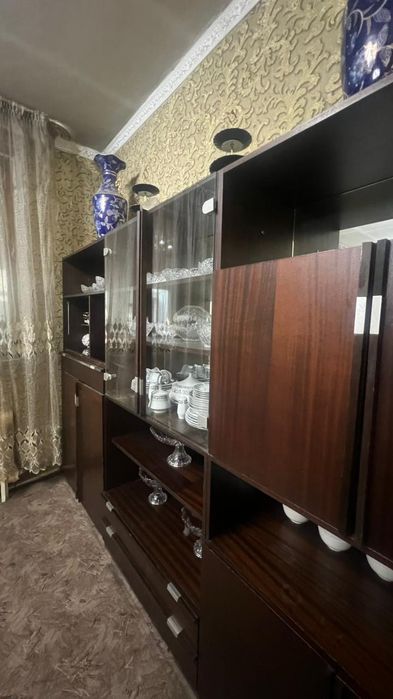 Продам классическую мебельную стенку
