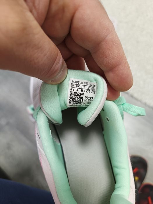 Vând încălțăminte fete