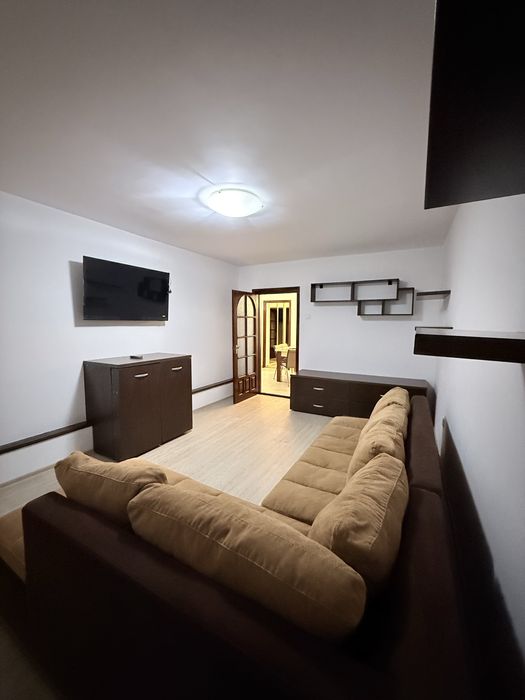 Inchiriez apartament 3 camere
