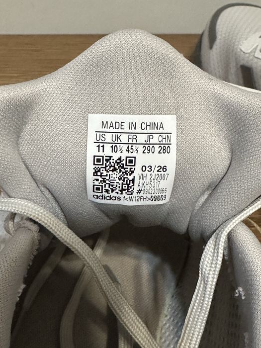 Продам оригинальные кроссовки adidas