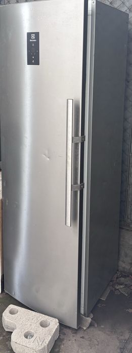 фризер  Electrolux с inox