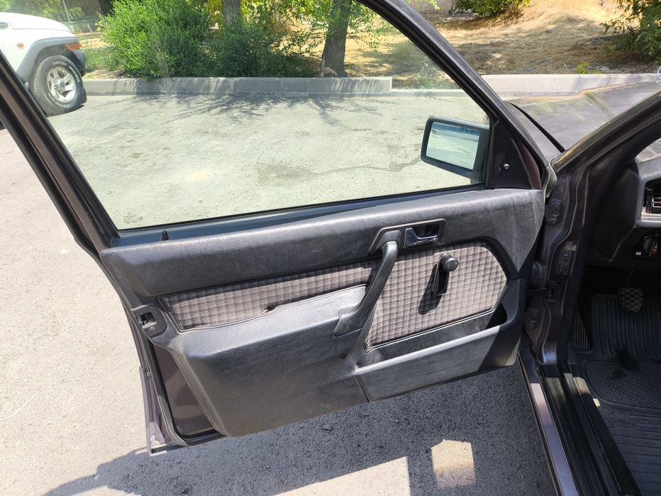 Mercedes-Benz 190, 1992 год, 2 л