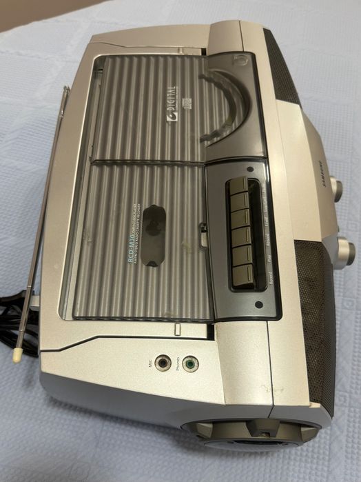 SAMSUNG стерео касетофон с компакт диск и супер бас