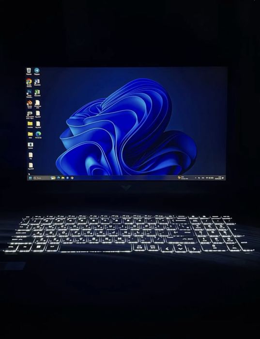 HP Victus 16 ноутбук в идеальном состоянии для игр, работы, дизайна