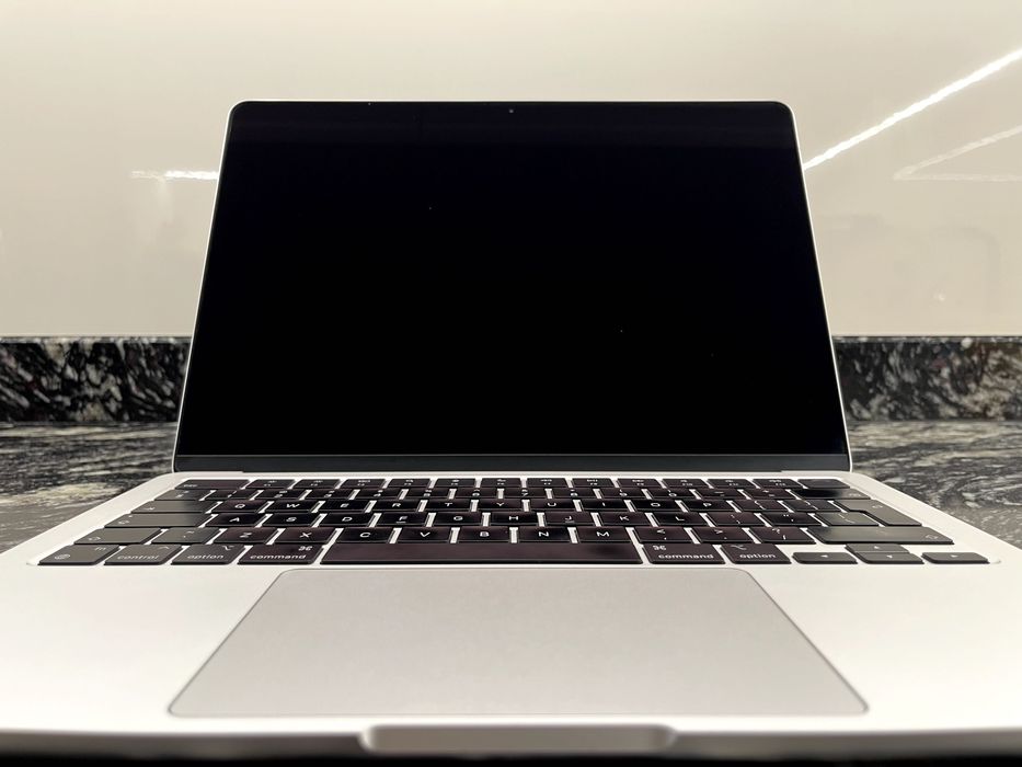 Macbook Air M3 13" 8 GB RAM 256 GB SSD 2024