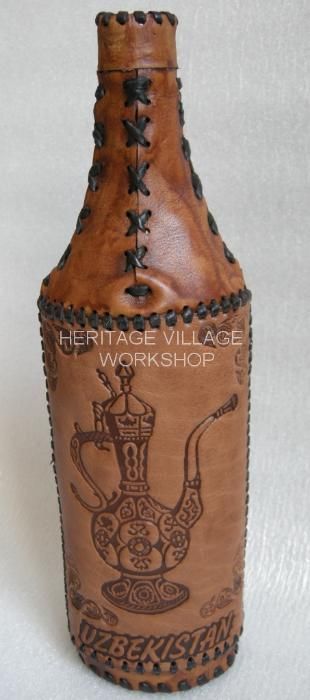 Бутылки сувенирные декорированные кожей.