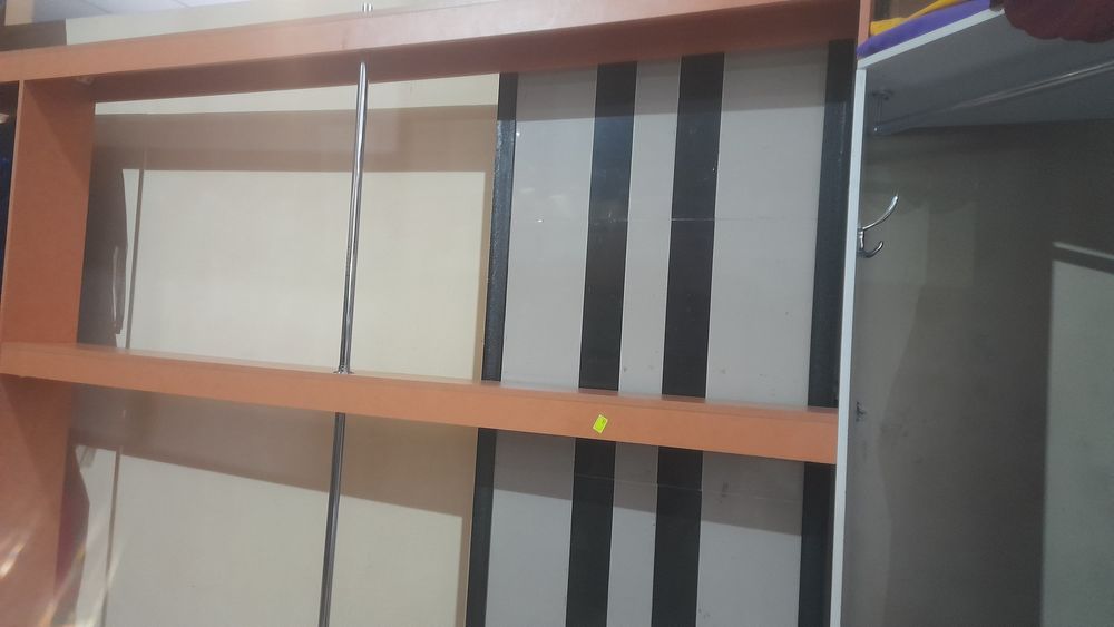 Продам шкаф,стол полки