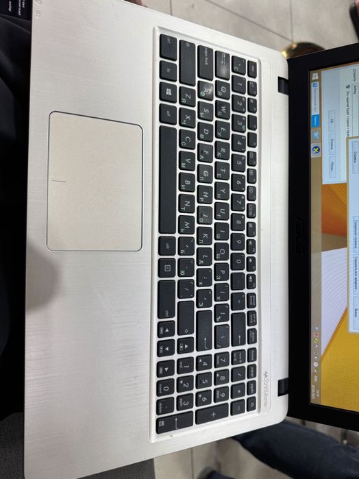 ASUS X540YA Noutbuki (2 GB RAM, AMD E-1 7010 Protsessor, DDR3)