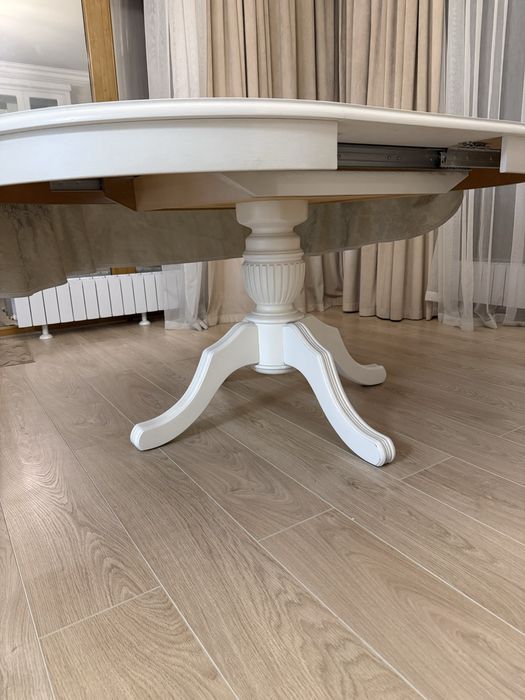 Стол большой белый