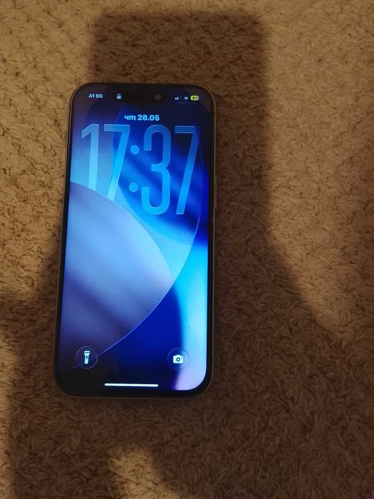 Продавам почти нов iPhone 15