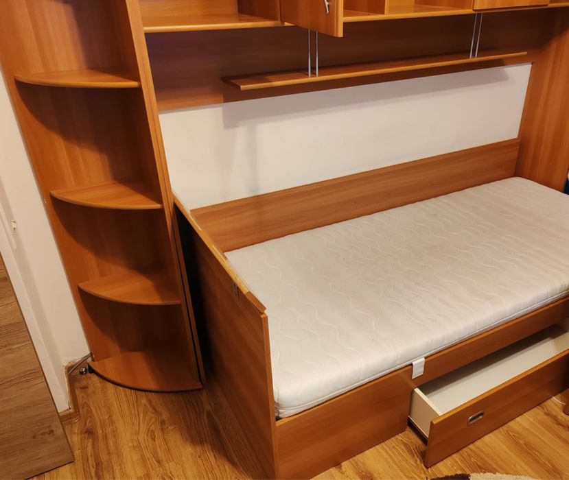 Продавам обзавеждане за стая