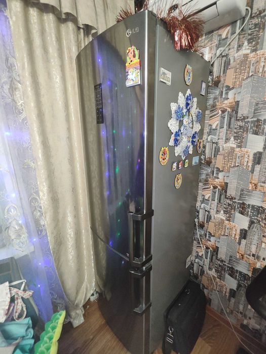 Холодильник LG Б/У не исправный