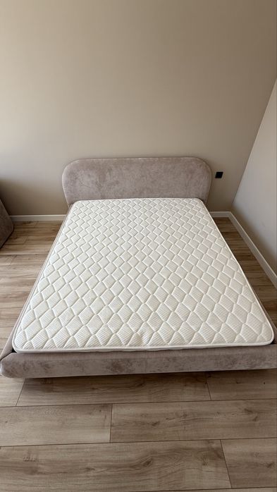 Продам кровать с матрасом, размер 200х180сс