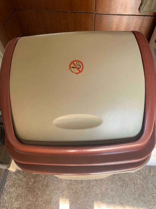 2 бр. кофи за боклук с капак  50л.