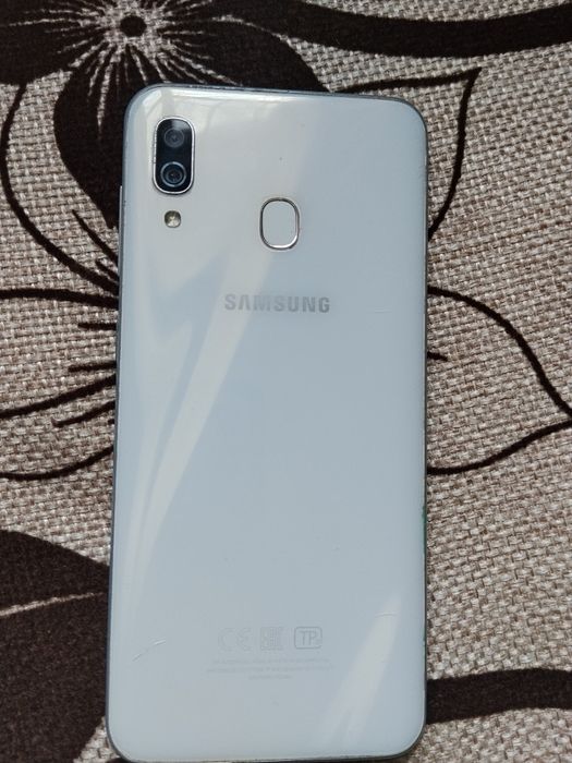 Продам Samsung A30