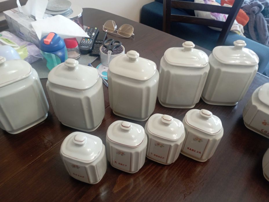 Продавам комплект ретро буркани за съхранение на храна