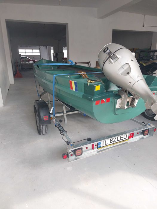 Vand barca cu motor si peridoc