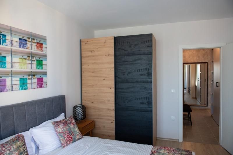 Дава се под наем Тристаен апартамент в София, Център - 105 кв.м за 1200 € - Снимка #3