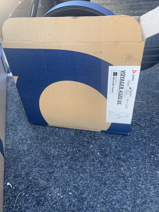 Poly VOYAGER безжични слушалки