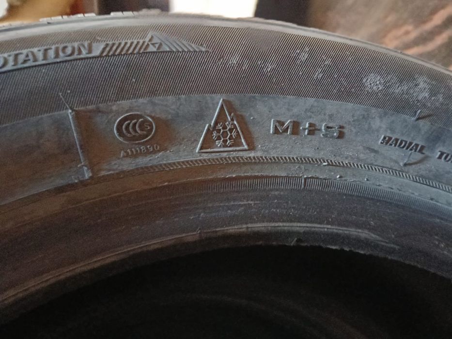 продаем шины на RAV 4
