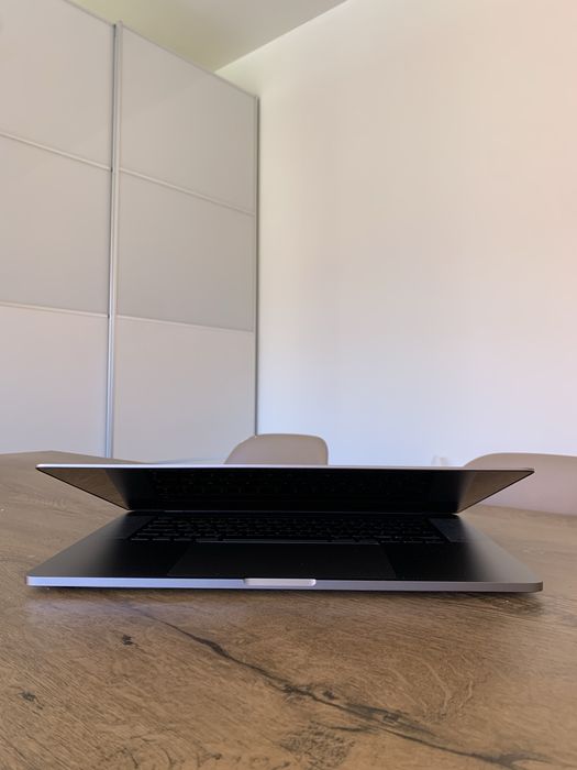 Apple Macbook Pro 16 A2141 i9 64GB DDR4, 2TB NVME, AMD 5600M 8GB