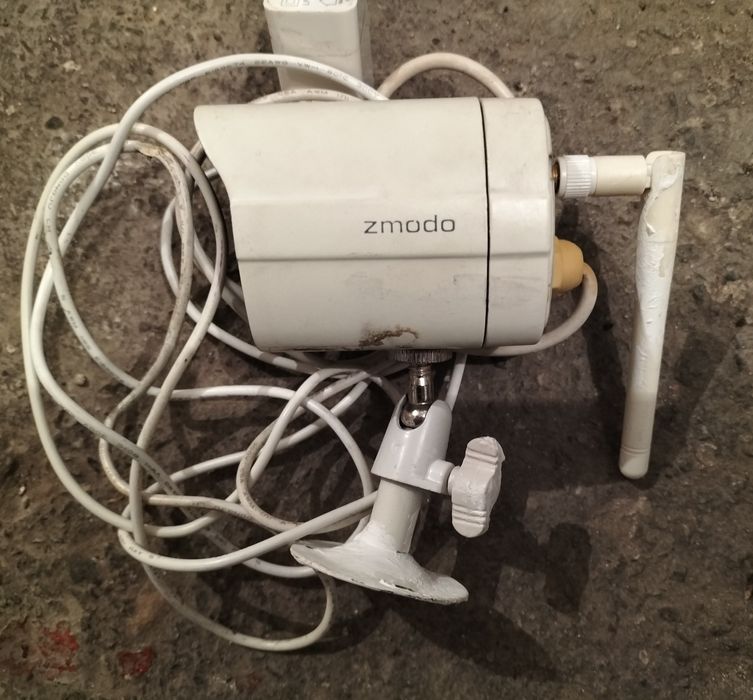 Vând camera zmodo + kit instalare