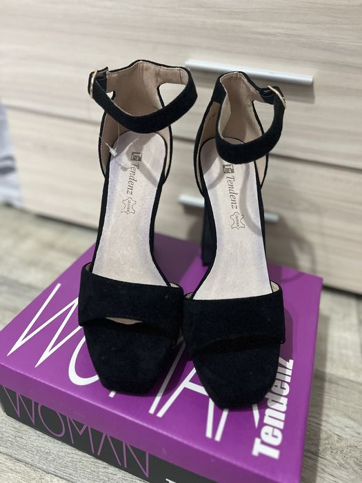 Дамски сандали на висок ток