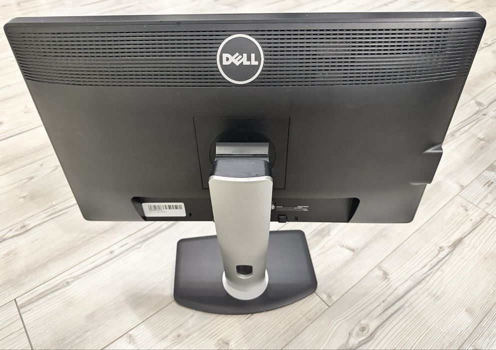 Монитор Dell 2412H б/у в отличном состоянии.