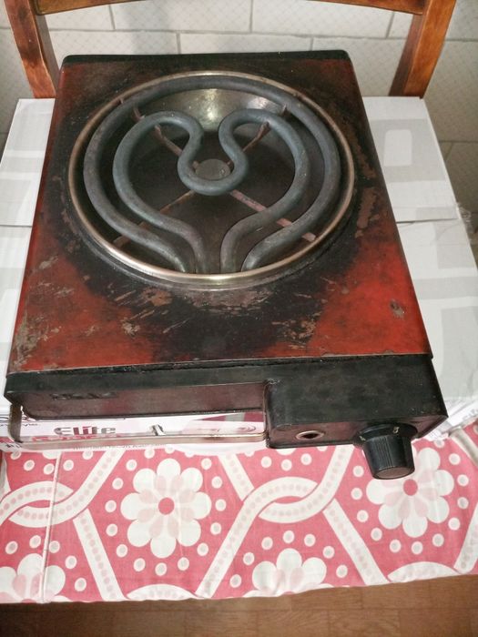 Руски електрически котлон в добро състояние.