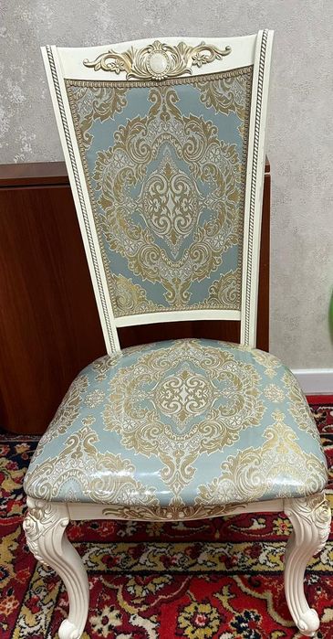 Продам стол и стулья