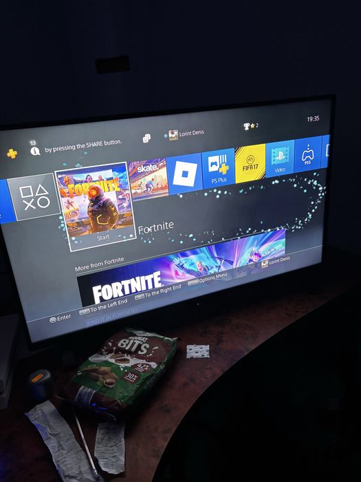 Vand playstation 4 in stare perfecta!