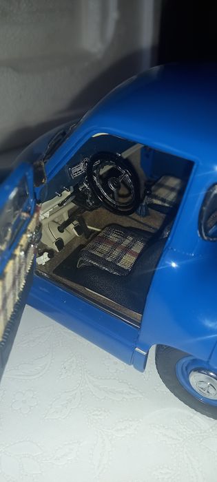 CMC Mercedes Benz  Renntransporter 1:18