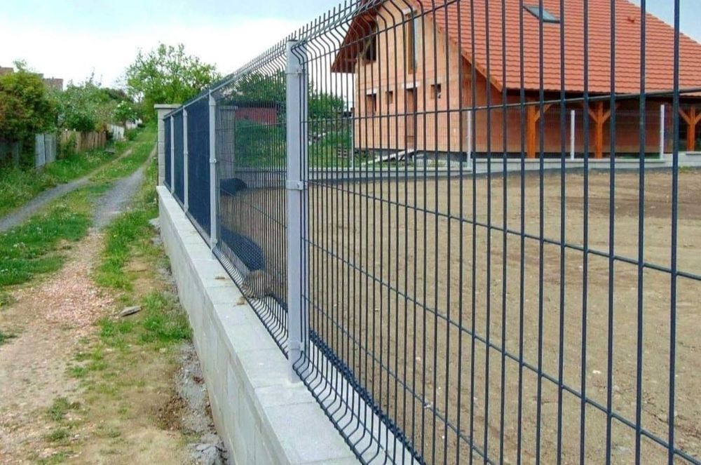 Garduri din plasa bordurată