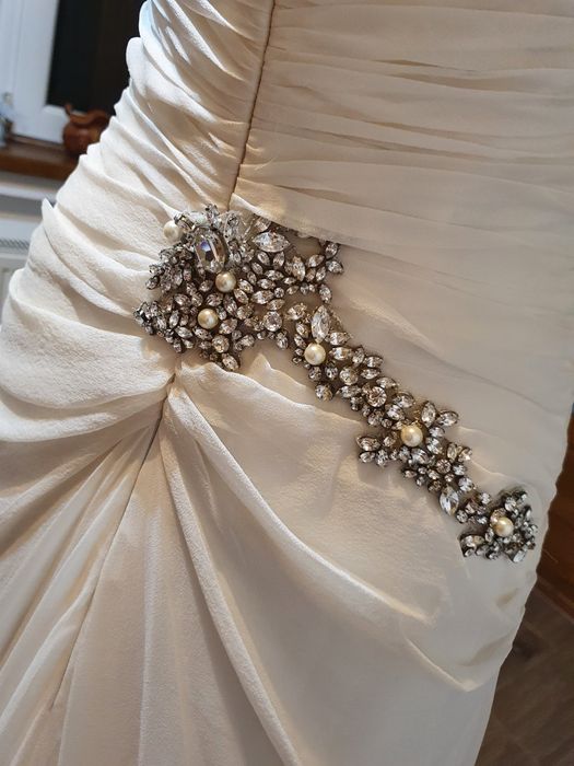 Rochie de mireasă  cu pietre ,nouă