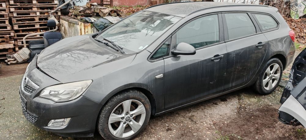 Продавам на части Opel Astra J 1.7 CDTI 125к.с.
