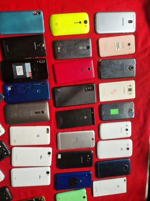 Telefon cu touchscreen pentru piese sau colecție