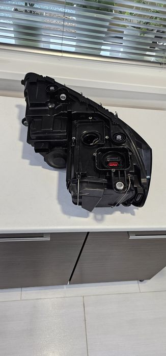 Фар за Пасат Б7 Адаптивен (завиващ)