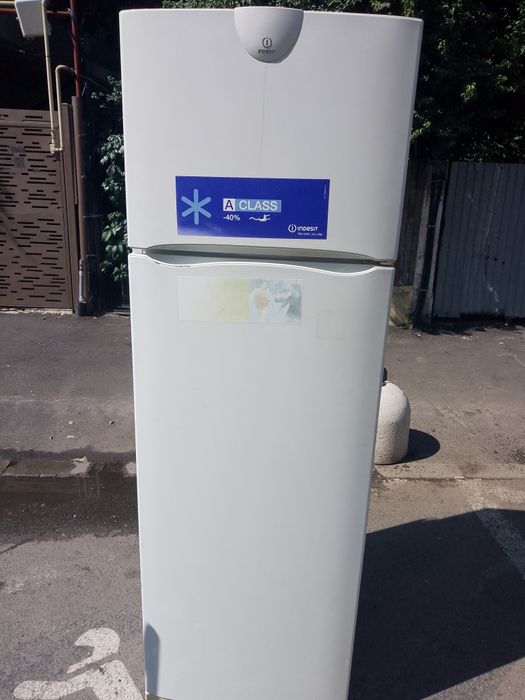 Frigider cu congelator,2 uși funcțional