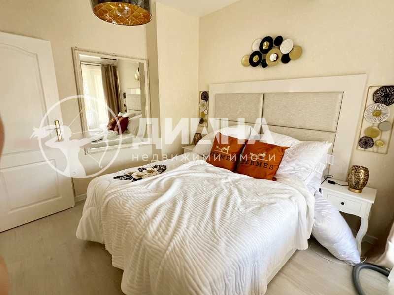 Продава се Тристаен апартамент в Пловдив, Център - 120 кв.м за 2709 €/кв.м - Снимка #9