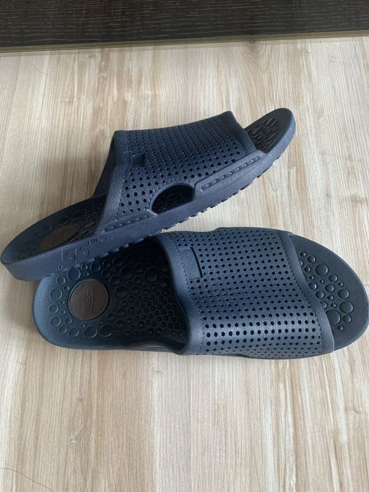 Продам резиновые шлепанцы