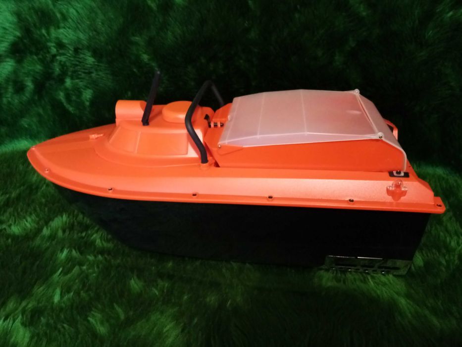 Лодка за захранка с GPS;сонар;автопилот;7,4V ; 16+1 поз.