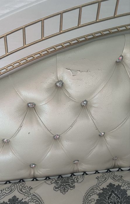 Продам спальный гарнитур белый