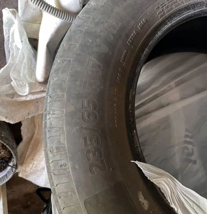 Продам летние шины Continental 235/65/17