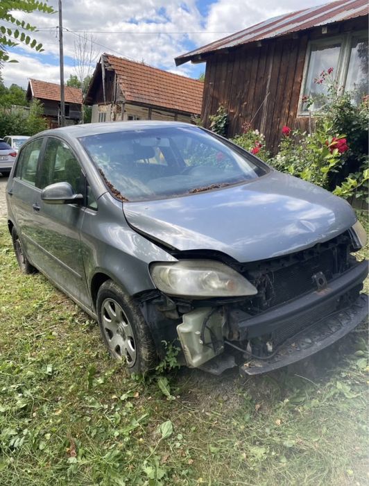 Dezmembrez Golf 5 Plus